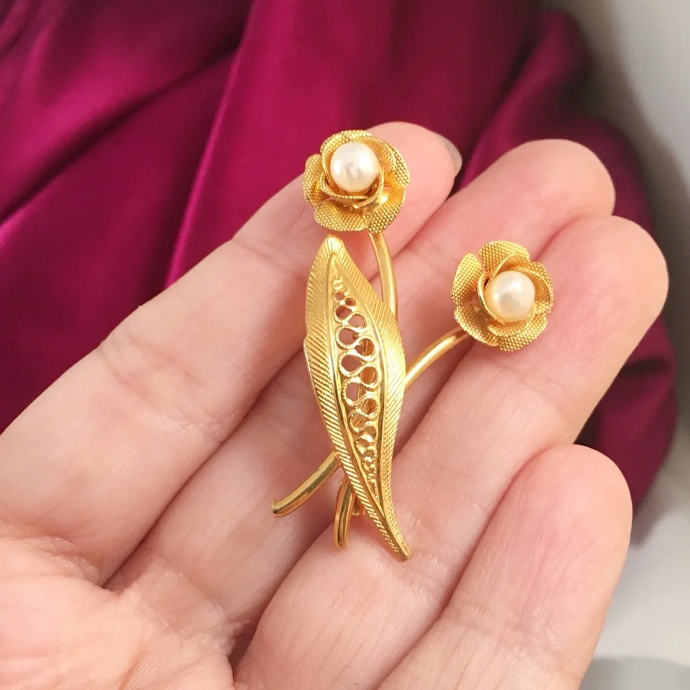 VINTAGE Flower Pearl Brooch